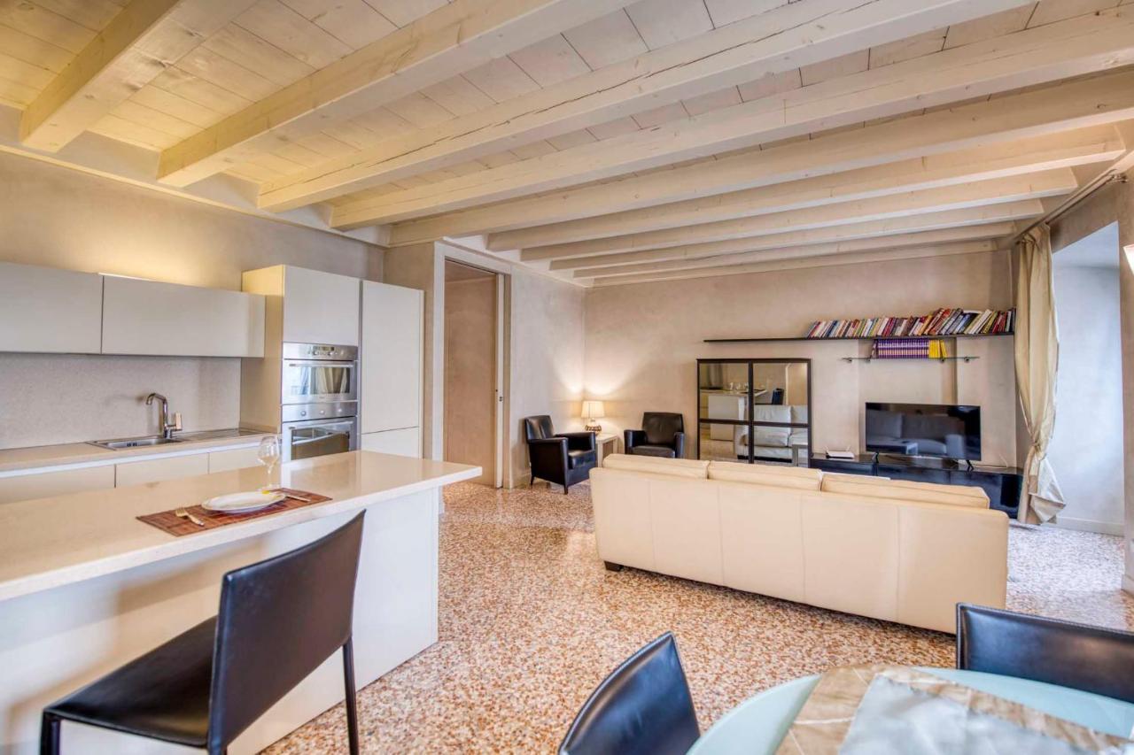 ורונה Apartmentsarena - Suite Mercatorum - Piazza Erbe מראה חיצוני תמונה